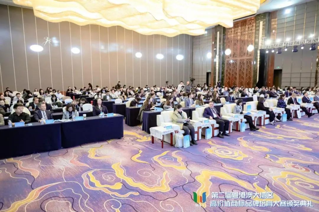 彰顯品牌力量 遠(yuǎn)光軟件獲灣商賽“商標(biāo)品牌培育百?gòu)?qiáng)”獎(jiǎng)