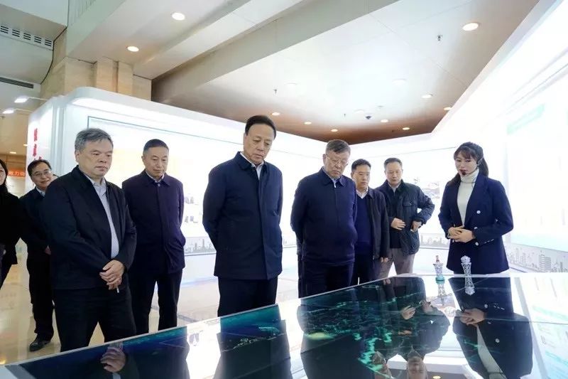 公司董事長陳利浩陪同武維華副委員長調(diào)研國家電網(wǎng)創(chuàng)新驅(qū)動發(fā)展