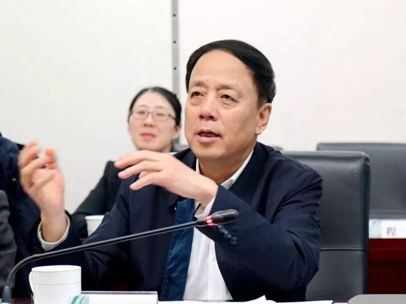 公司董事長陳利浩陪同武維華副委員長調(diào)研國家電網(wǎng)創(chuàng)新驅(qū)動發(fā)展